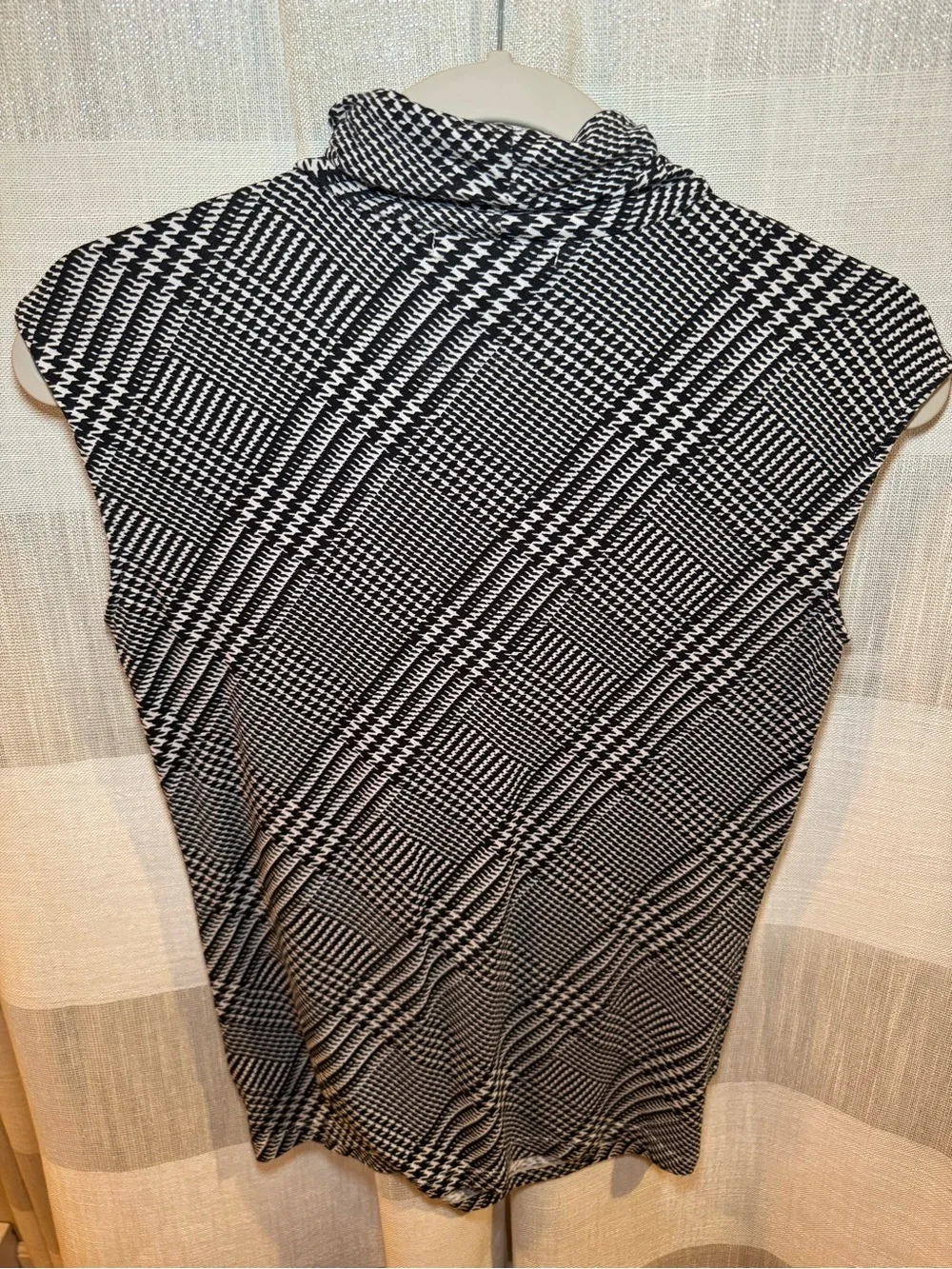 Ralph Lauren Black & White Houndstooth Sleeveless Mock Neck Tank - Picture 3 of 4